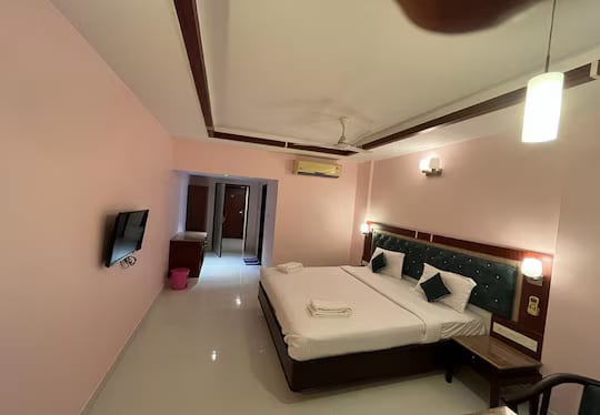 Deluxe Room with garden view at Daffodil Inn Velankanni